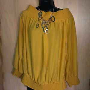 Cute off the shoulder top w side arm slits